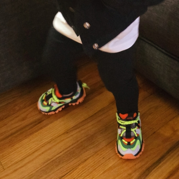Vibrant Kids Sneakers with Neon Accents - Picture 12 of 12